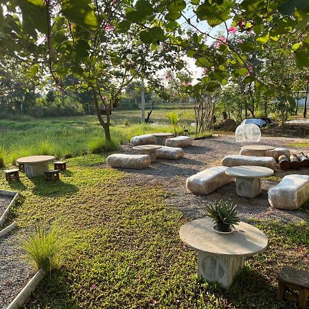 บ้าน Guh Uthai Thani Exterior foto